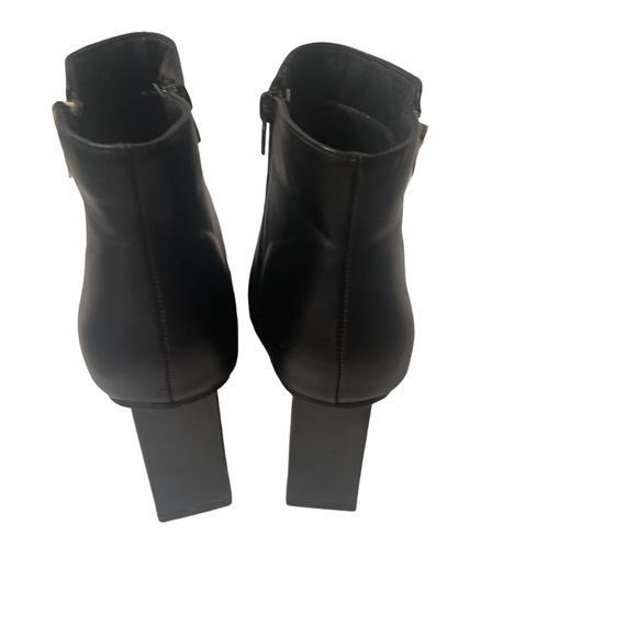 Jones New York Signature Ankle Booties black with gold chain chunky heels. NW0T - Picture 6 of 7